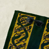Serviette De Plage Boîtes de dragon de noeud celtique doré (En situation)