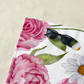 Serviette De Plage Bouquet fleural de roses et de marguerites (En situation)