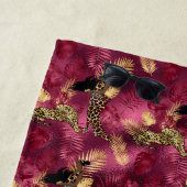 Serviette De Plage Bourgogne et Or Série Design Léopard 10 (En situation)