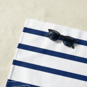Serviette De Plage Boussole en bleu avec bandes blanches (En situation)