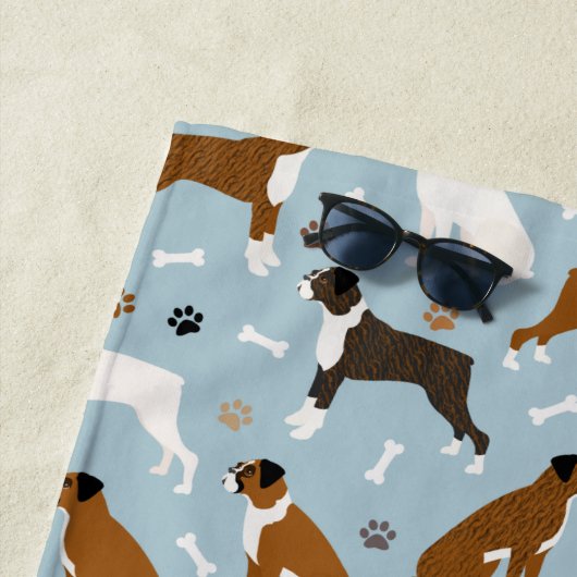Serviette De Plage Boxer Chien Bones et Paws Beach Towne (En situation)