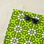 Serviette De Plage Bright green and white floral patterned (En situation)