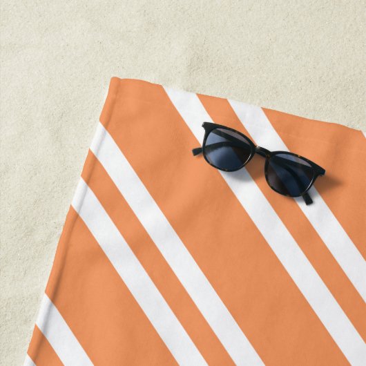 Serviette De Plage Bright Orange and White Stripes (En situation)