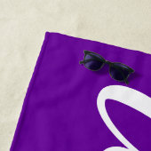 Serviette De Plage Bright Purple and White Lettering Script (En situation)