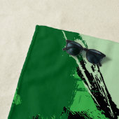 Serviette De Plage Brosse nuances de nom vert avec monogramme (En situation)