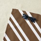 Serviette De Plage Brown et blanc personnalisés (En situation)