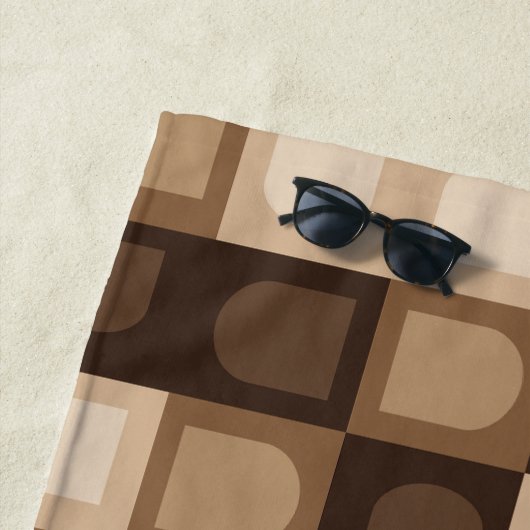 Serviette De Plage Brown moderne Boho Arch Motif Aztèque géométrique (En situation)