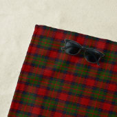 Serviette De Plage Buccleuch Official Tartan avec monogramme / nom (En situation)