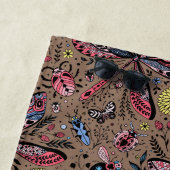 Serviette De Plage Bugs de Doodle sur mocha brown (En situation)
