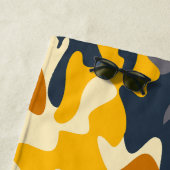 Serviette de plage camouflage vert armée avec nom (En situation)