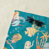 Serviette De Plage Caractères océaniques de sirène salée et douce (En situation)
