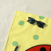 Serviette De Plage Caricature de coccinelle rouge joyeux (En situation)