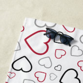 Serviette De Plage Carmin Red Grey Happy Hearts motif (En situation)