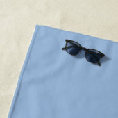 Serviette De Plage Carolina bleu couleur solide (En situation)