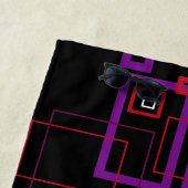 Serviette De Plage Carré rétro, rouge, violet et noir (En situation)
