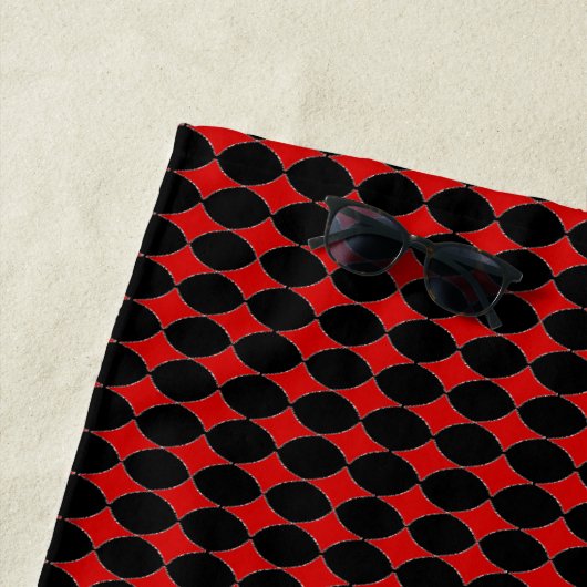 Serviette De Plage Carreau rouge en noir (En situation)
