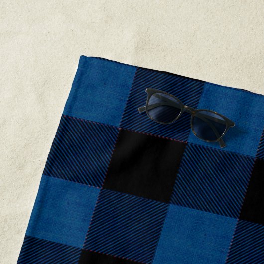 Serviette De Plage Carreaux Bleus de Bûcheron (En situation)
