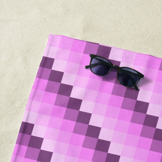 Serviette De Plage Carrés rose et violet (En situation)