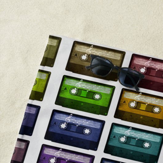 SERVIETTE DE PLAGE CASSETTE TAPES RETRO MUSIQUE AMOUR (En situation)