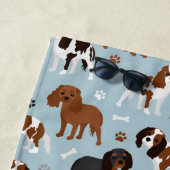 Serviette De Plage Cavalier King Charles Spaniel Paws and Bones (En situation)