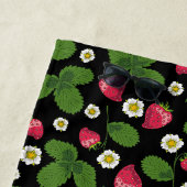 Serviette De Plage Champs de fraises en noir (En situation)