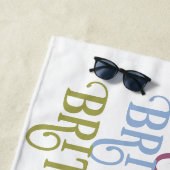 Serviette De Plage Chaton tigre blanc en Monogramme de fleurs (En situation)