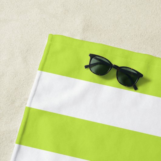 Serviette De Plage Chaux d'été brillant Vert Trappes horizontales (En situation)