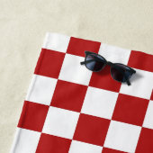 Serviette de plage Checkered rouge et blanche de (En situation)