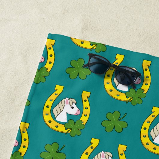 Serviette De Plage Cheval blanc avec Chaussure de Cheval d'or, Motif (En situation)