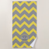 Serviette De Plage Chevron jaune gris motif lignes rayures Monogramme (Devant)