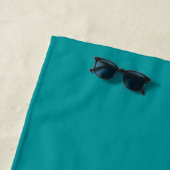 Serviette De Plage Chic bleu vert blanc Monogramme (En situation)
