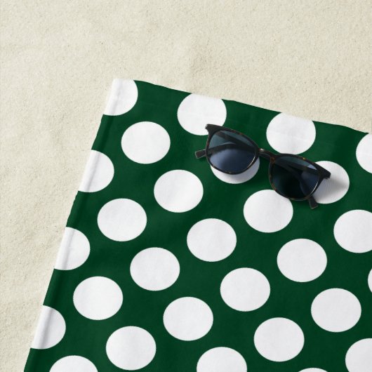 Serviette De Plage Chic Monogramme Green Polka Dot (En situation)