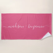 Serviette De Plage Chic Noms Monogrammes Nouveaux mariés Rose Chaud (Devant)