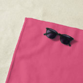 Serviette De Plage Chic rose chaud blanc Monogramme (En situation)