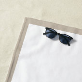 Serviette De Plage Chic rustique moderne Monogramme beige (En situation)