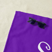 Serviette De Plage Chic Violet Nom Personnalisé Écriture Manuscrite (En situation)