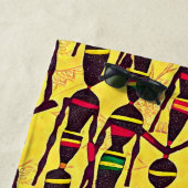 Serviette De Plage Chiffres Abstraits Africains Rouge Jaune Vert (En situation)