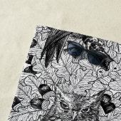 Serviette De Plage Chouettes dans le chêne, noir et blanc (En situation)