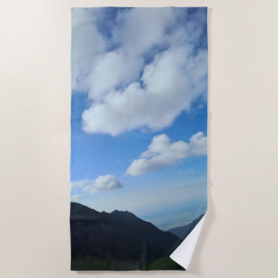 Serviette De Plage Cimes des Carpates sous un ciel bleu – Art montagn