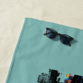 Serviette De Plage Cincinnati, Ohio recouvert de graffiti Beach Towel (En situation)