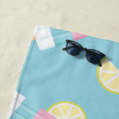 Serviette De Plage Citron pâle d'été (En situation)