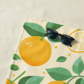 Serviette De Plage Citrus citron jaune motif de fruits tropicaux (En situation)