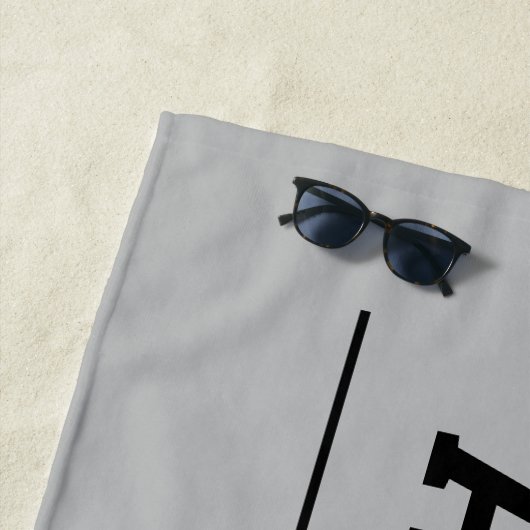 Serviette De Plage Classe de 2023 Grey Nom du diplômé personnalisé (En situation)