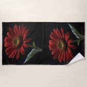 Serviette De Plage Classy Red Daisy sur fond noir, (Devant)