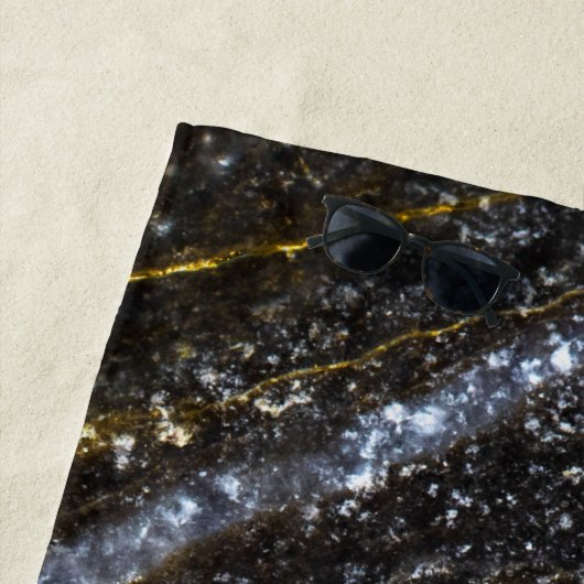 Serviette De Plage Clé brillante or noir chic abstrait (En situation)