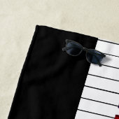 Serviette De Plage Clés psychédéliques foncées fraîches de piano (En situation)