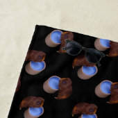 Serviette De Plage Cochon De Guinée Brown Avec Boule D'Eau, (En situation)
