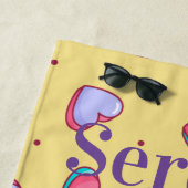 Serviette De Plage Cœur rose et jaune monogramme (En situation)