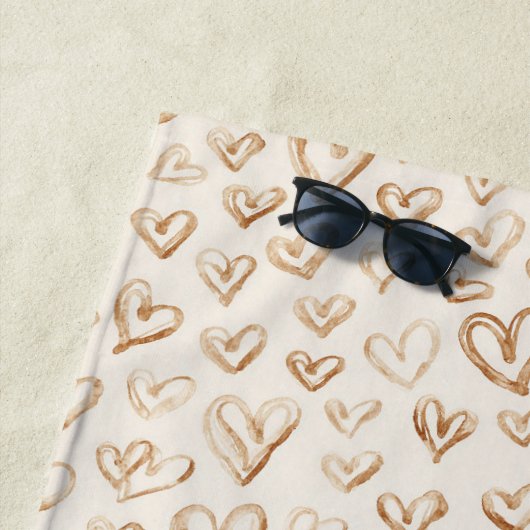 Serviette De Plage Cœurs bruns crème Saint-Valentin Amour (En situation)