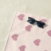 Serviette De Plage Coeurs d'amour Pastel (En situation)